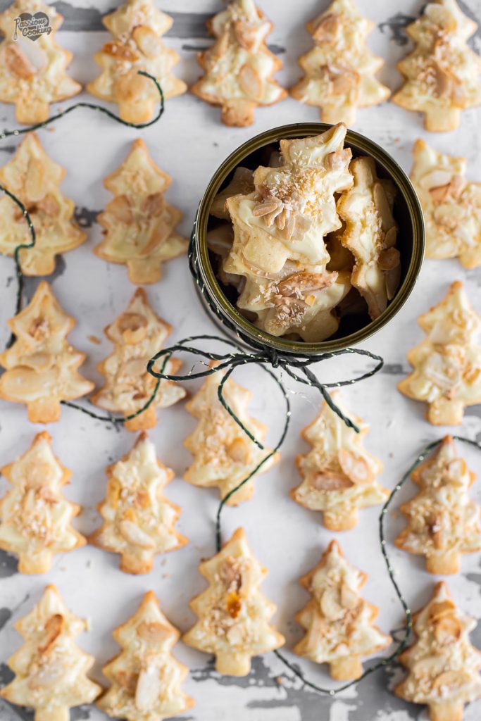 Kerstkoekjes met kokos en witte chocolade