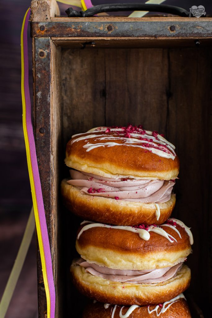 Krapfen met botercrème en jam
