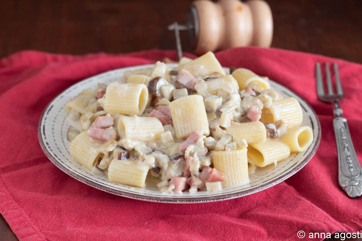 Mezze maniche ham en aubergines romig recept