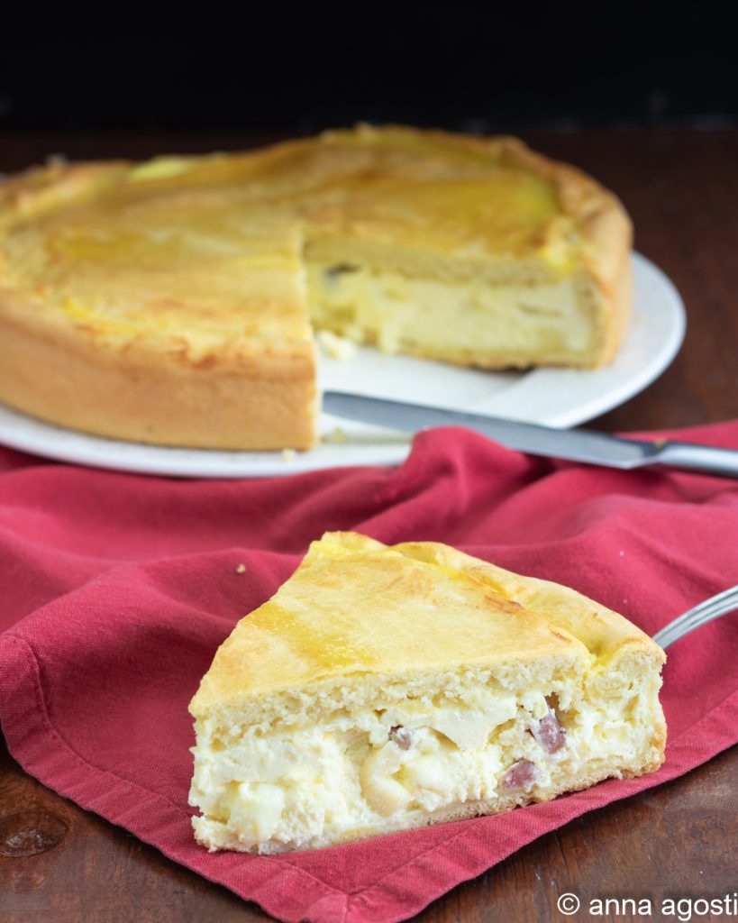 Napolitaanse ricotta pizza of pizza chiena