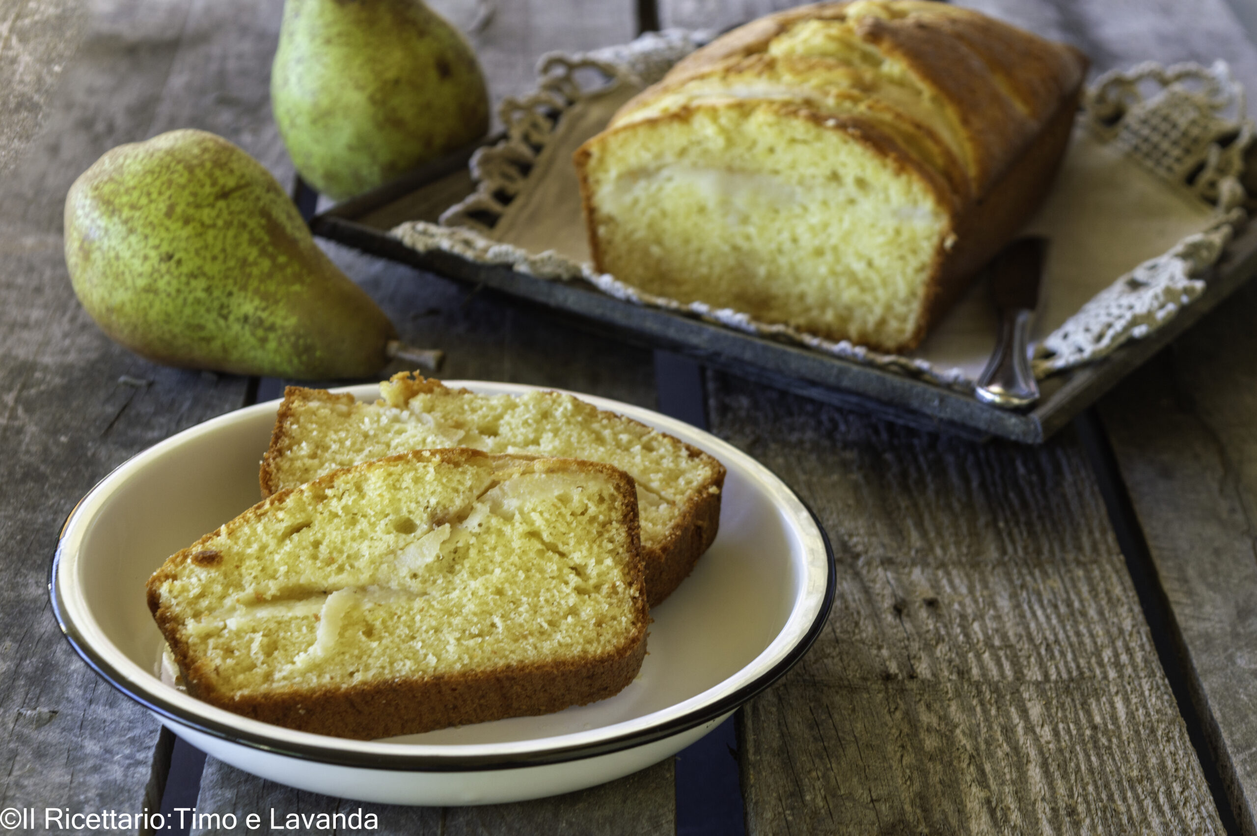 Plumcake met peren en zure room
