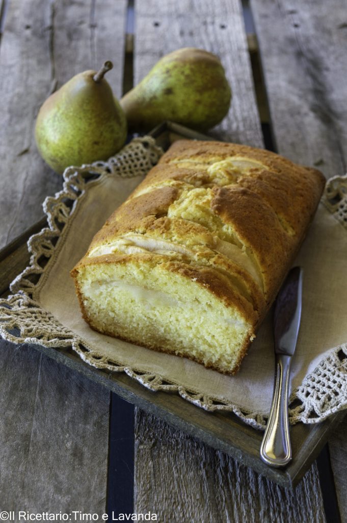 PLUMCAKE MET PEREN EN ZURE ROOM