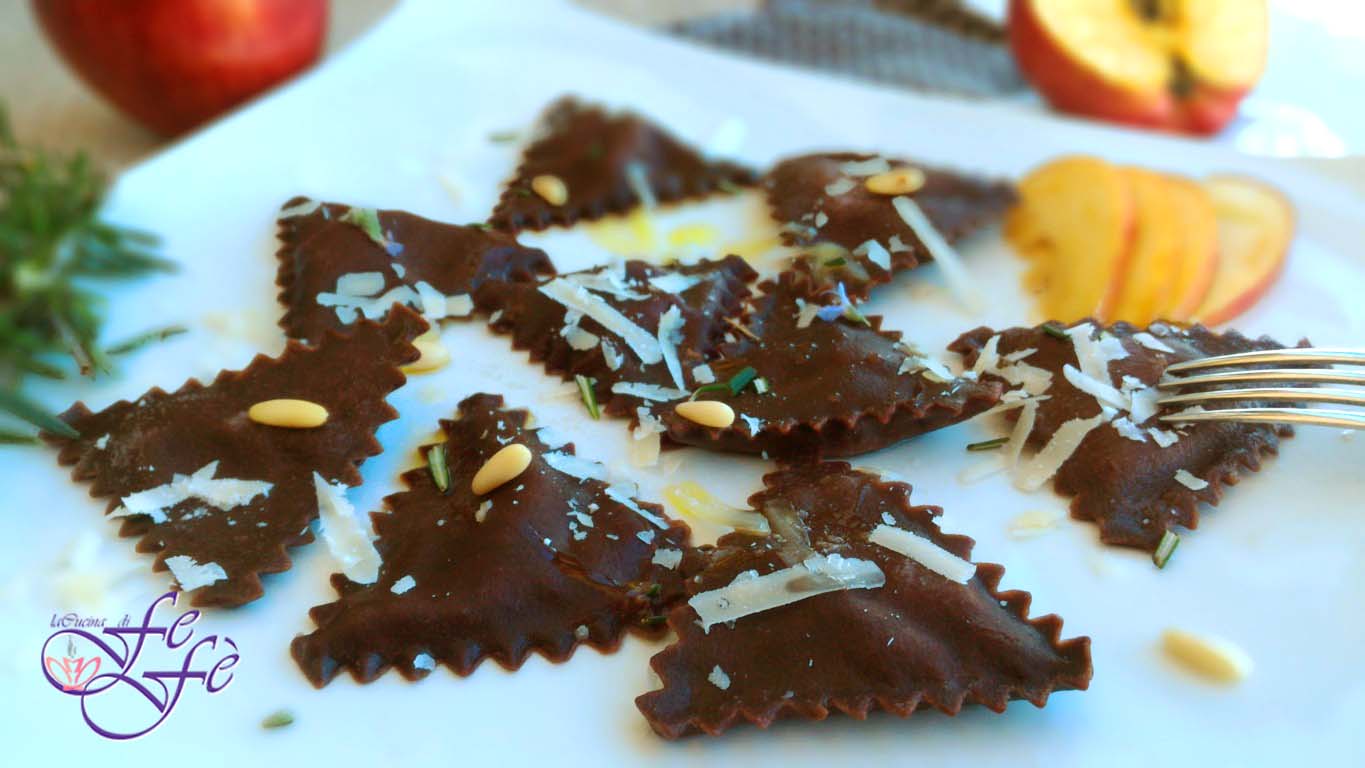 HARTIGE RAVIOLI MET CACAO, APPELEN EN PECORINO