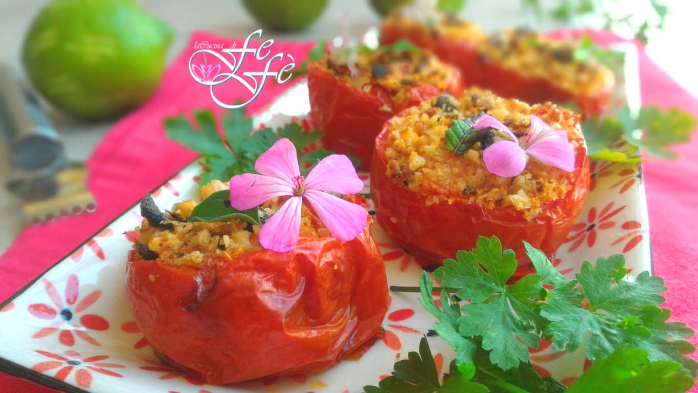 GEVULDE TOMATEN MET ANSJOVIS, KAPERTJES EN CITROENSCHIL