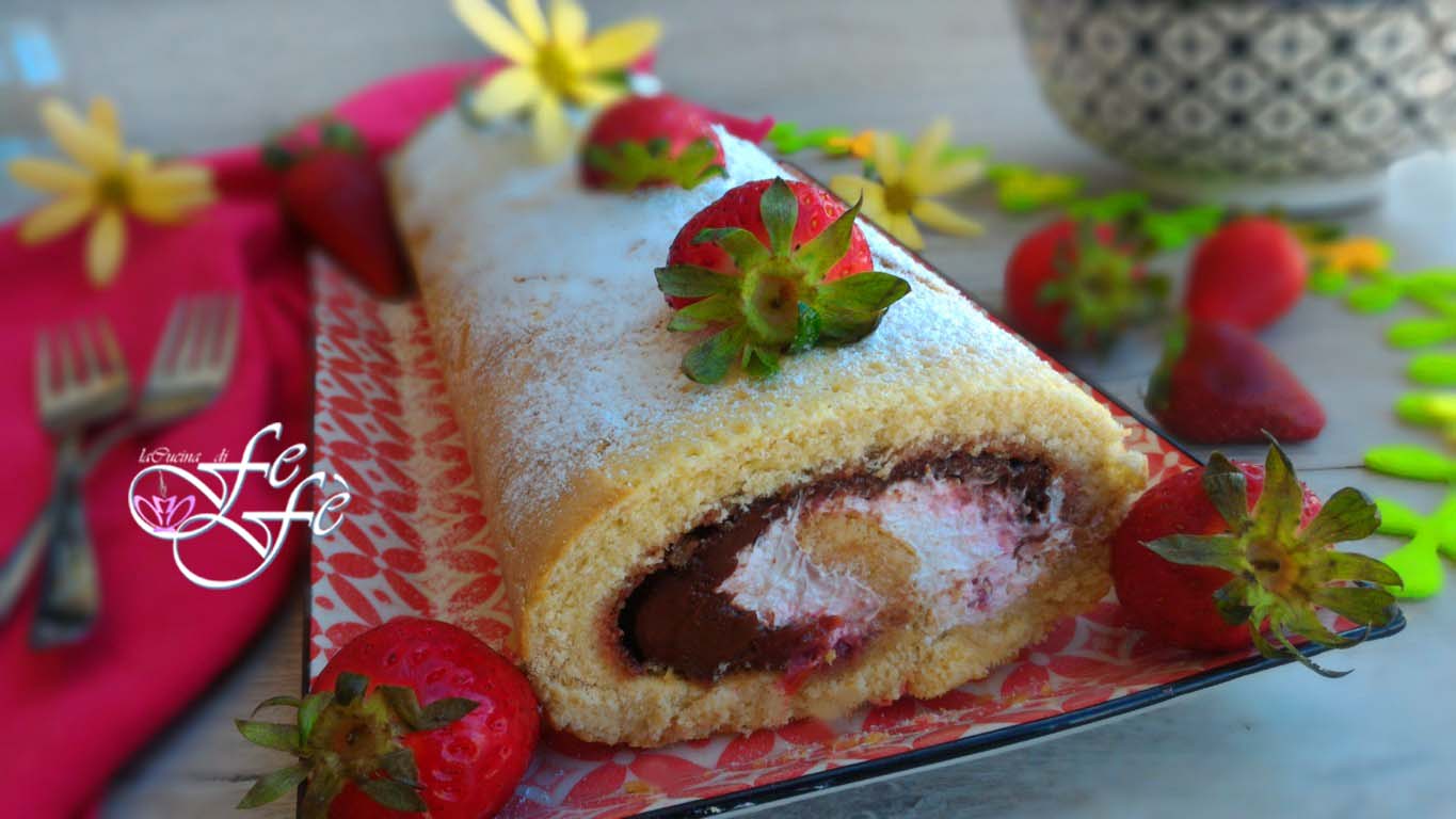 BISCUITROL MET SLAGROOM, AARDBEIEN EN NUTELLA