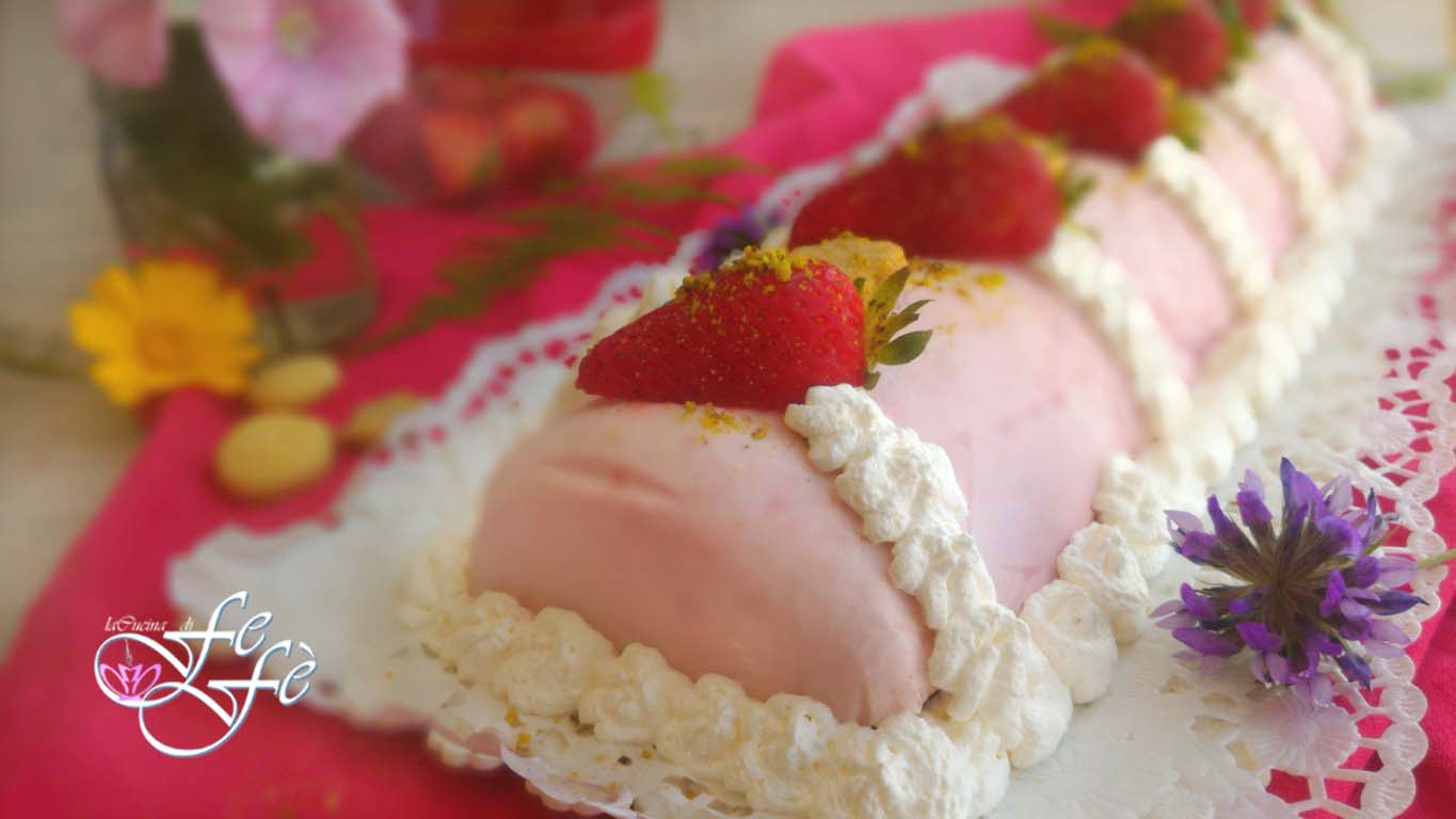 AARDBEIEN EN SLAGROOM SEMIFREDDO