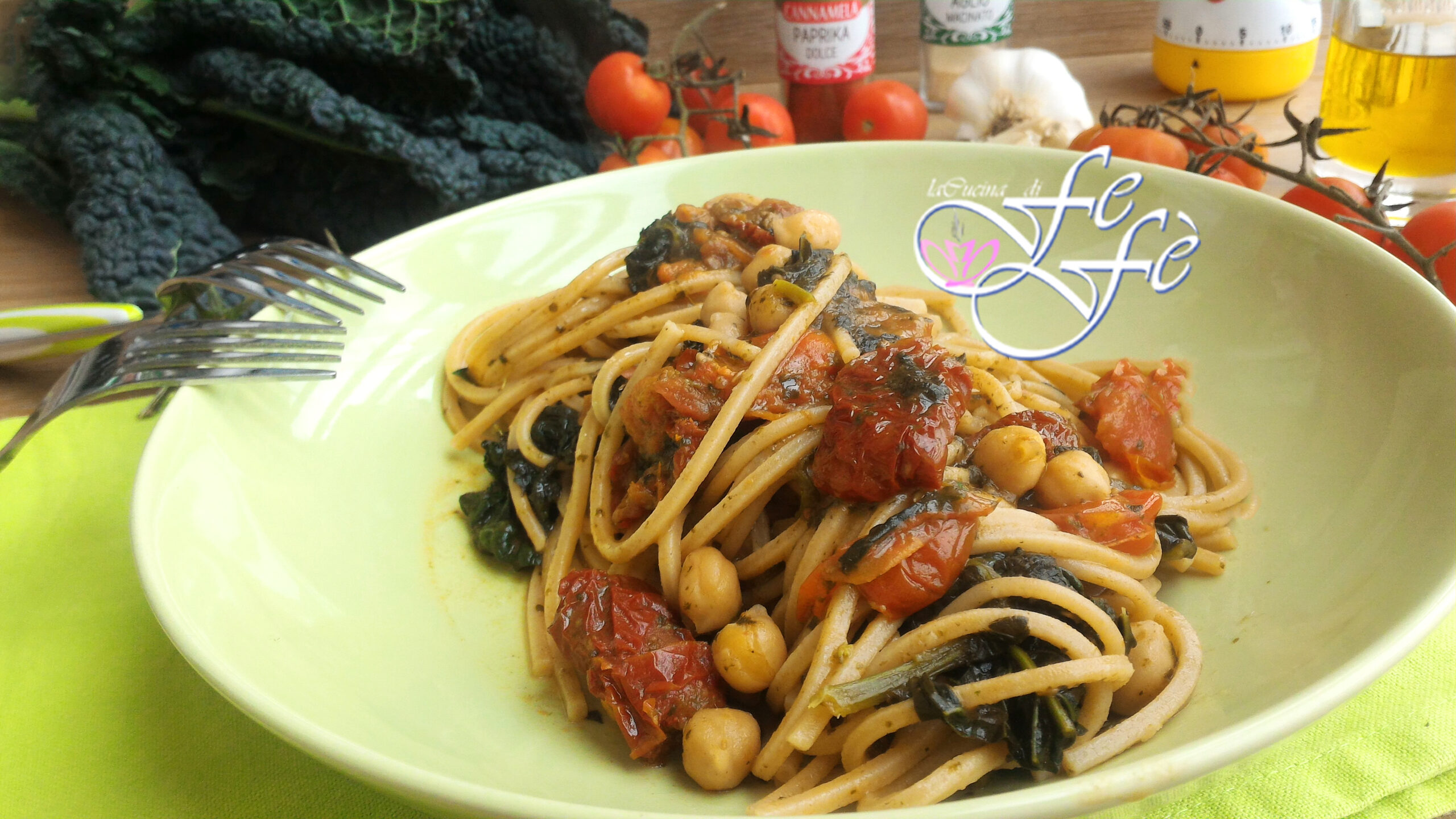 VOLKOREN SPAGHETTI MET KERSENTOMATEN, KIKKERERWTEN EN PALMKOOL