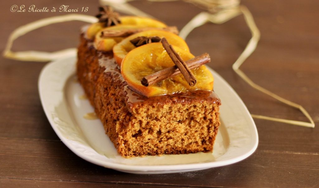 Plak van gekruide cake