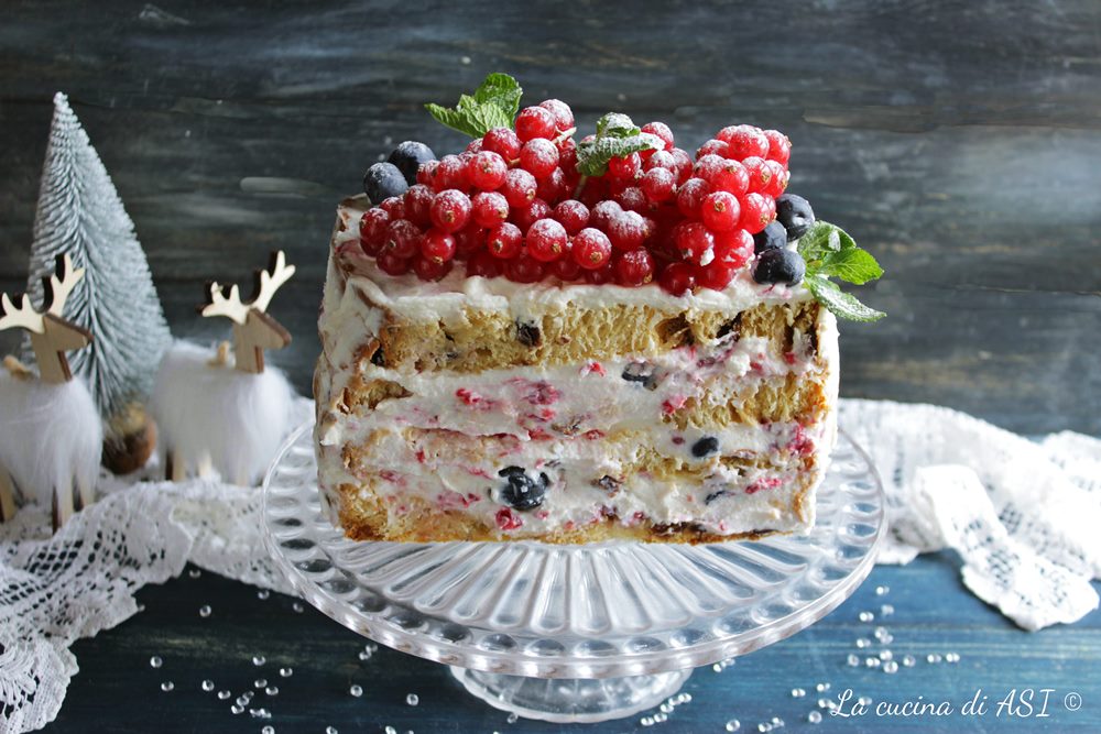 Naked cake van panettone met bosvruchten