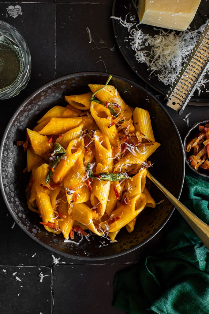 Pasta met pompoencrème en spek