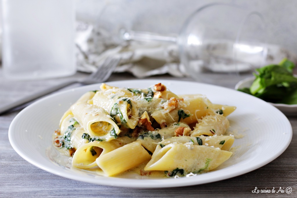Penne met spinazie gorgonzola en walnoten
