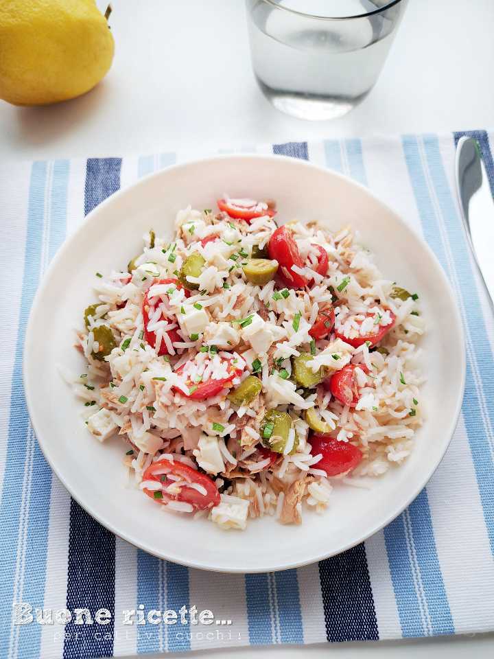 zomerse rijstsalade met tonijn