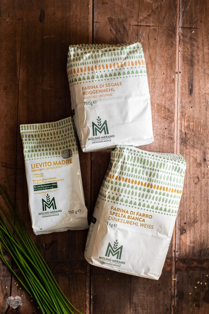 Roggeknopen met uien en kaas