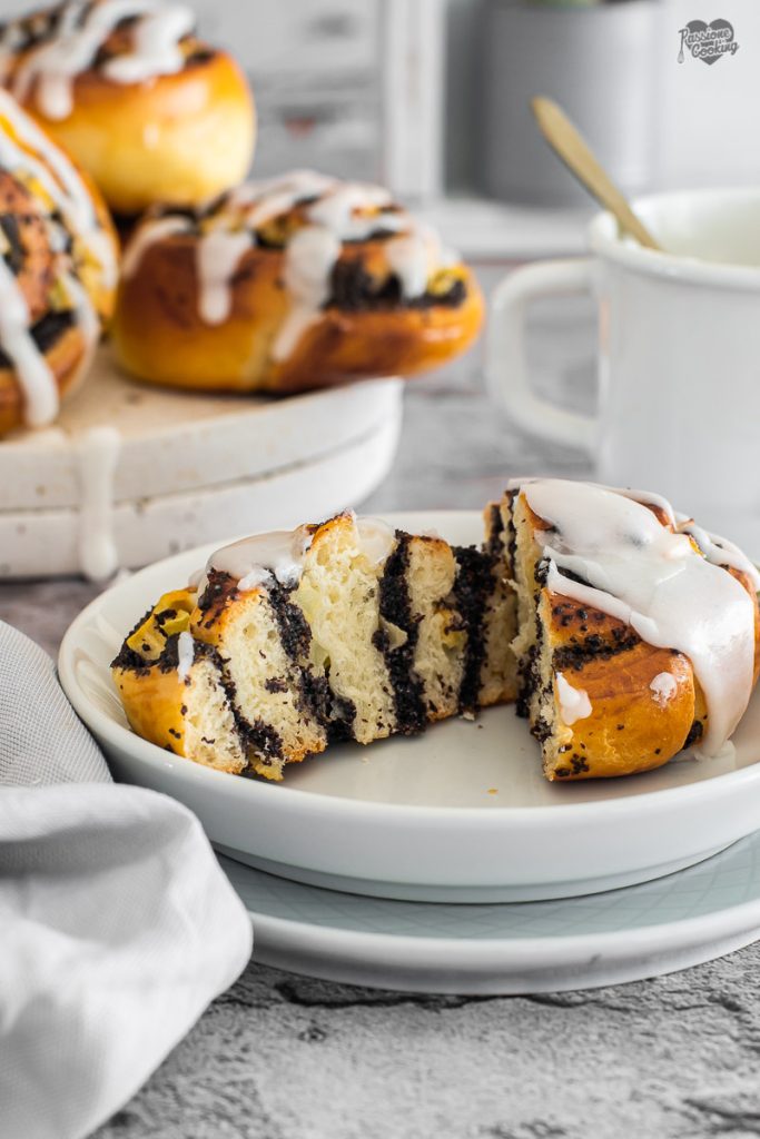 Rolletjes met maanzaad en Golden Delicious-appels