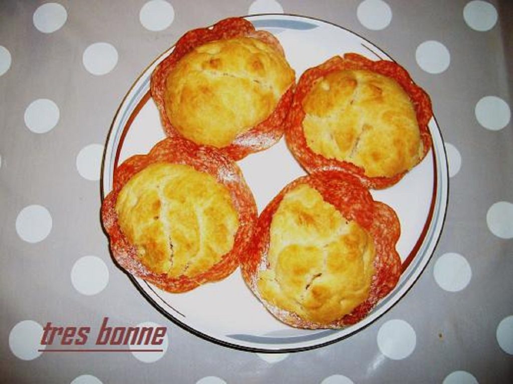 Broodjes gevuld met salami