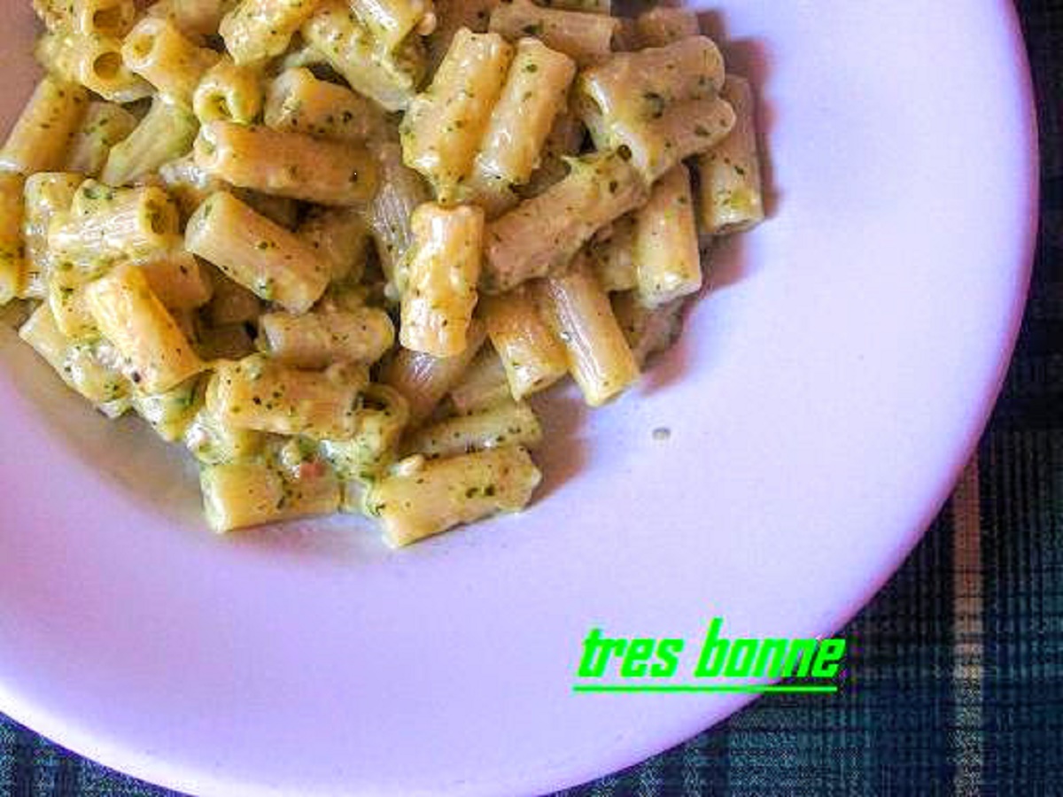 Pasta met pesto en bechamelsaus