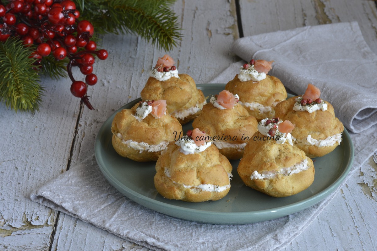 Soesjes gevuld met kaas en zalm