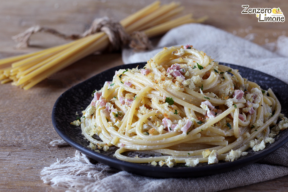 Spaghetti met broodkruimels en ham