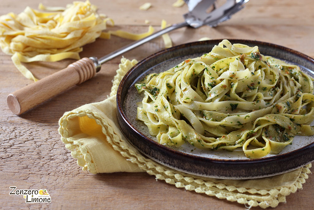 tagliatelle met vreemde pesto