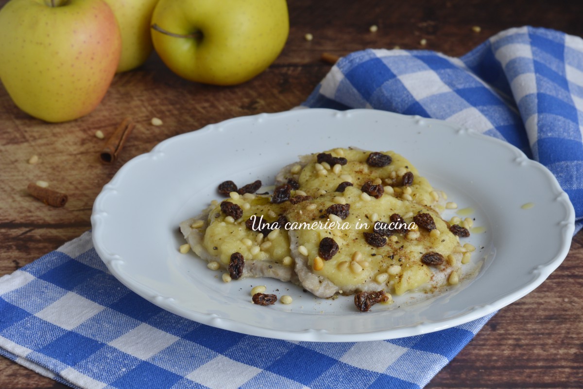 Varkenshaasje met appels, rozijnen, pijnboompitten en kaneel