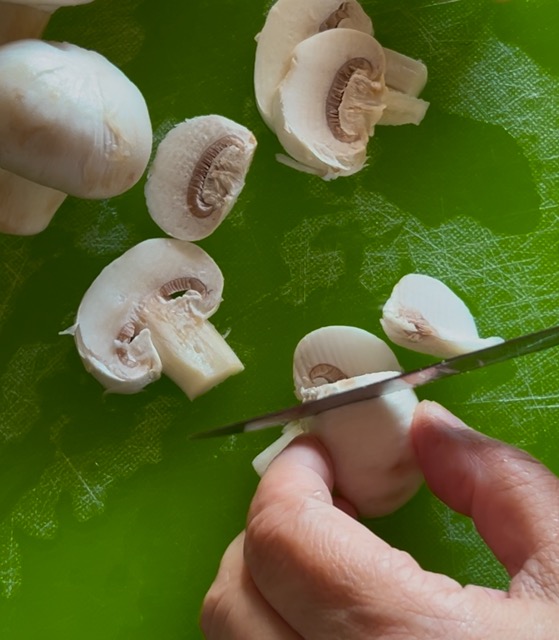 Snijd de paddenstoelen