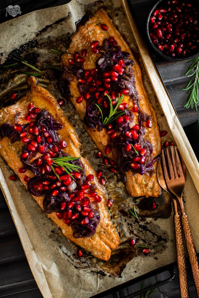 Zalmforelfilets uit de oven met granaatappel