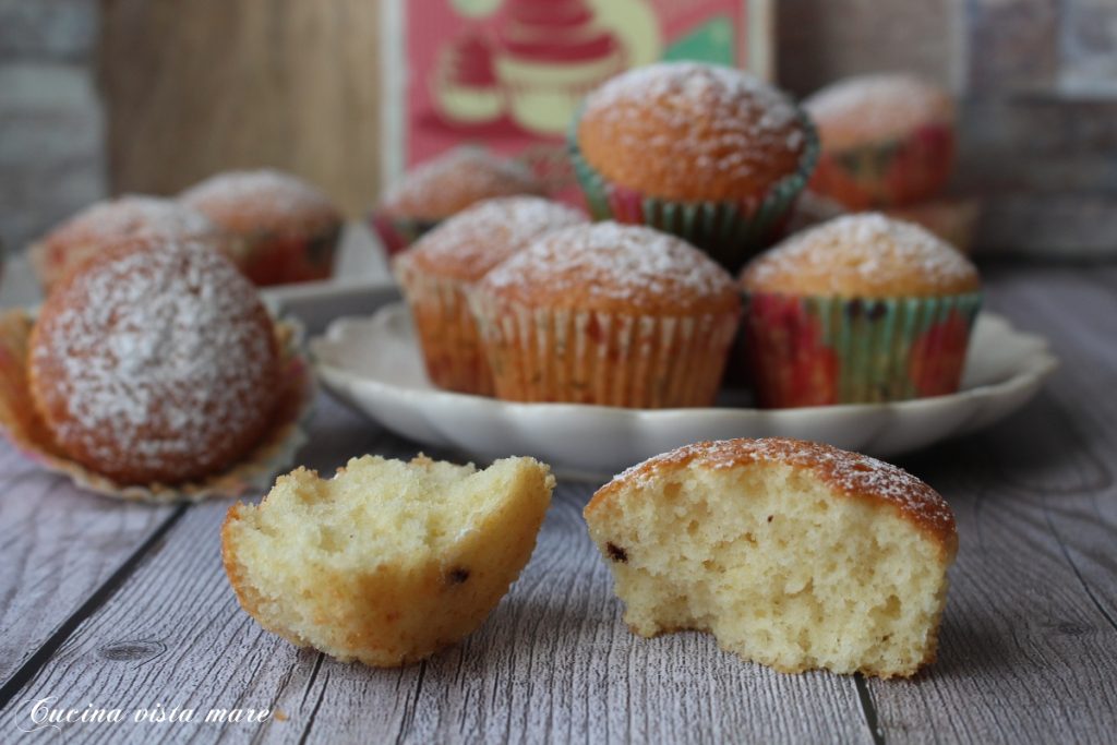 Zeven potten muffins Keuken uitzicht op zee
