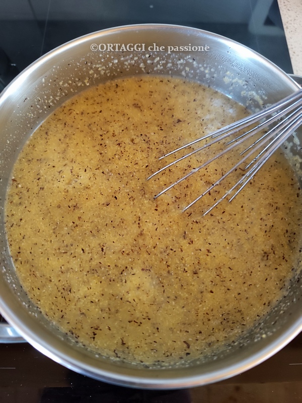 polenta met bloemen roeren