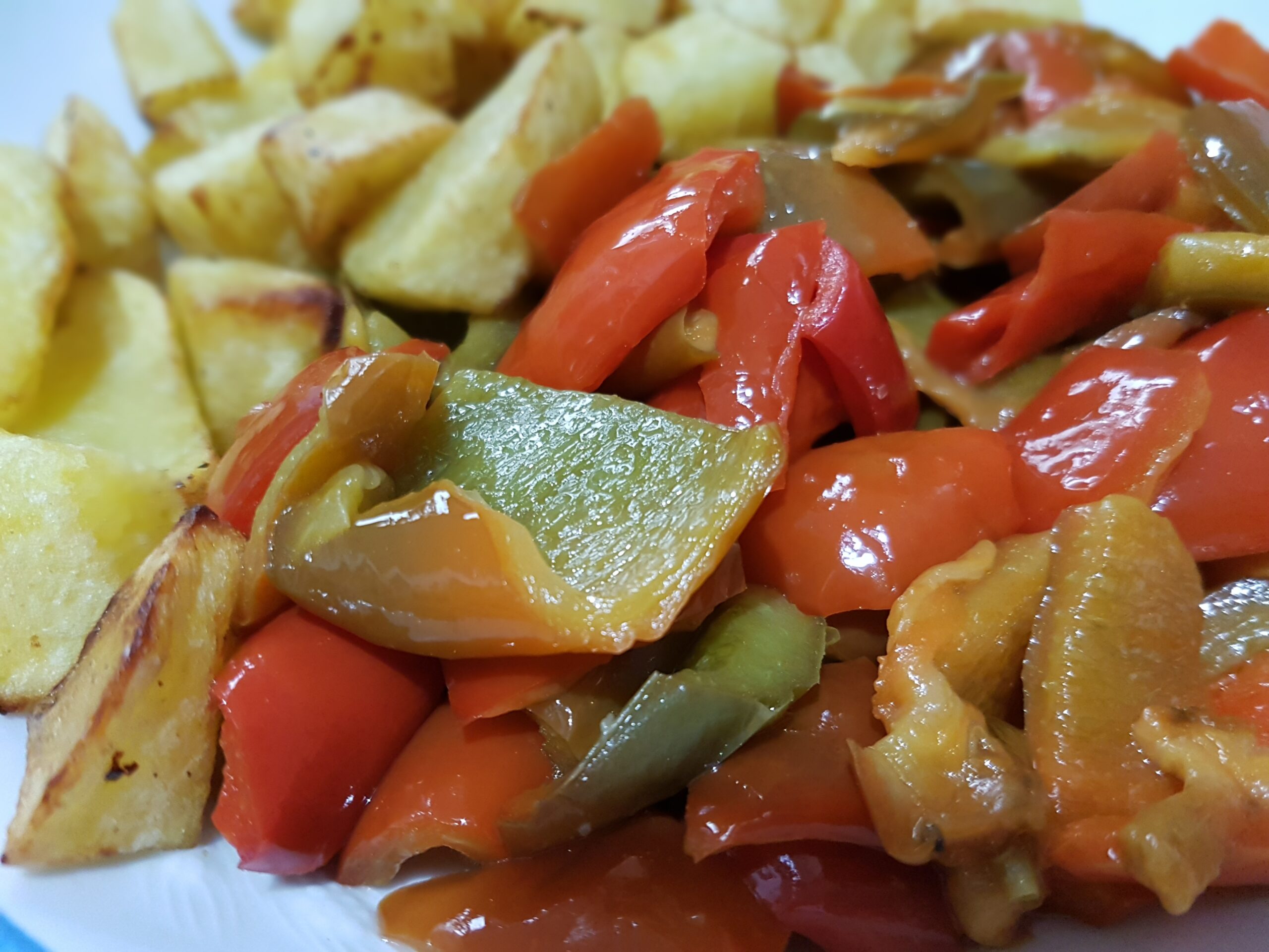 Aardappelen en paprika’s in de airfryer
