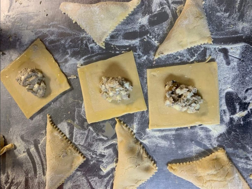Ravioli of agnolotti met ricotta en spinazie