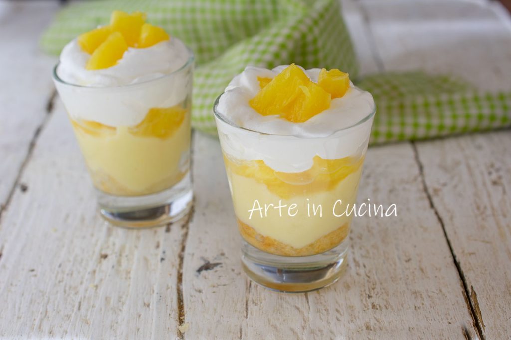 Ananas dessertlepel en banketbakkersroom