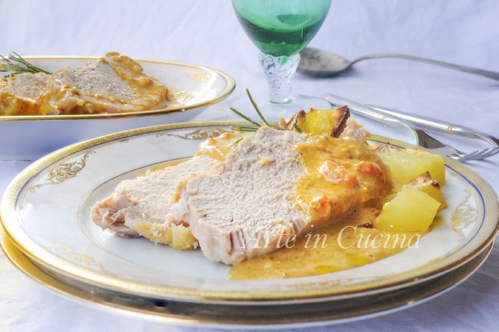 Varkensrollade met melk en wortelen