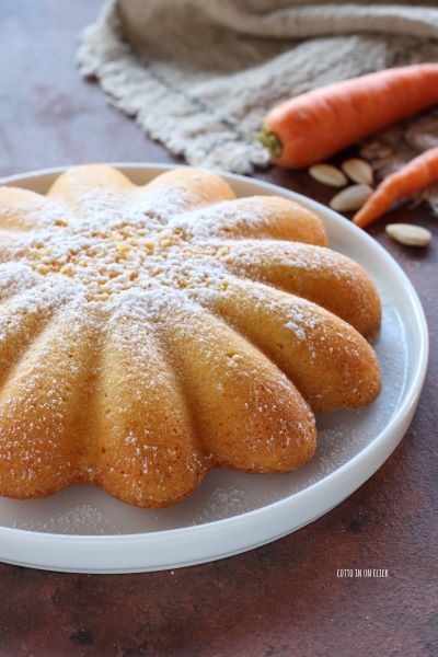 bak de taart in de oven op 180°C gedurende 35 minuten en serveer met poedersuiker