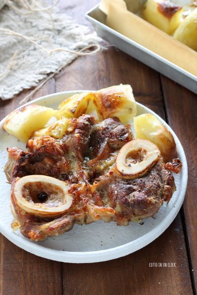 bak in de statische oven op 220°C gedurende 40 minuten en daarna met grill tot goudbruin