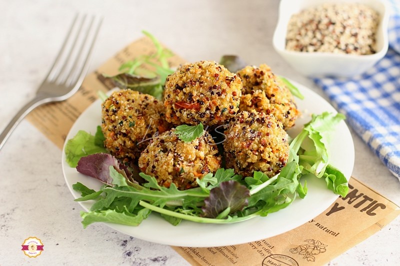 Driekleurige quinoa-balletjes met gedroogde tomaten