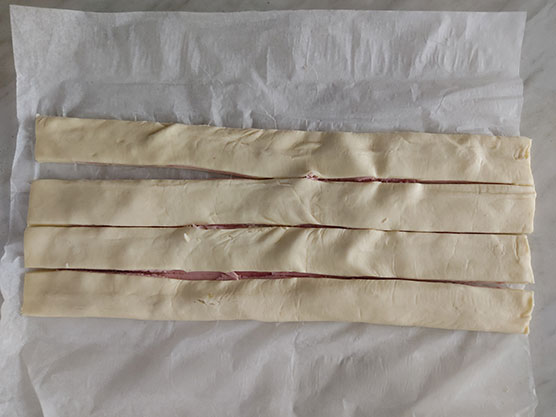 Bladerdeegboompjes met ham als voorgerecht