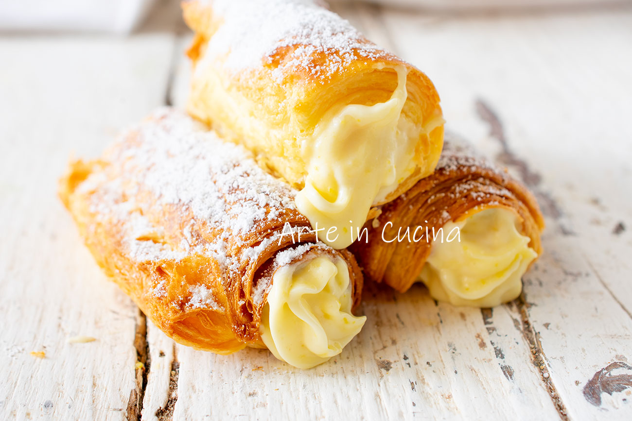 Bladerdeeg Cannoli met Diplomatieke Crème