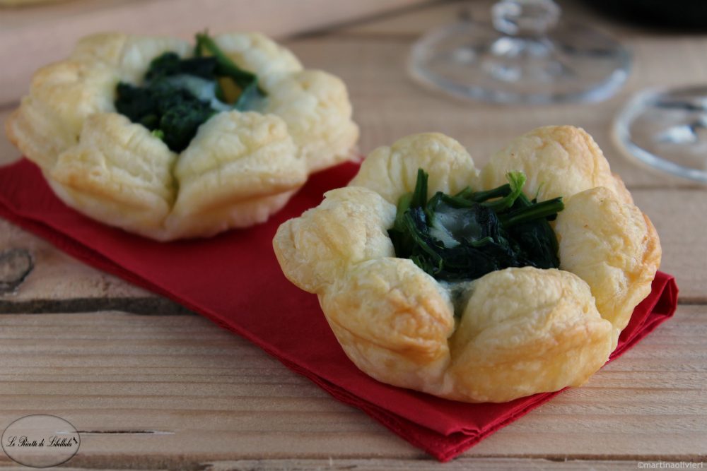 Bladerdeegmandjes met spinazie en mozzarella
