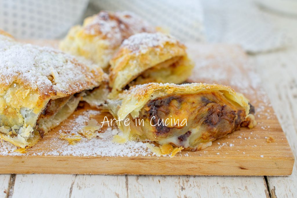 Bladerdeegrol met room en Nutella