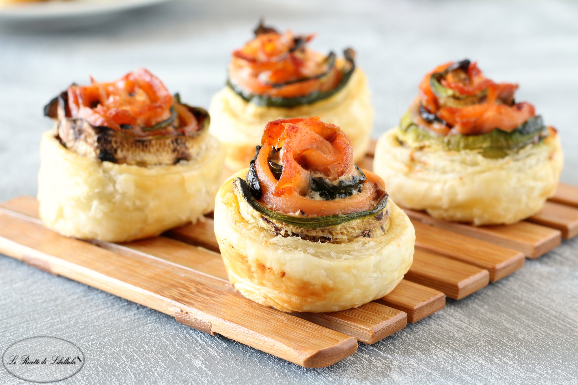 Bladerdeegrozen met courgette en zalm