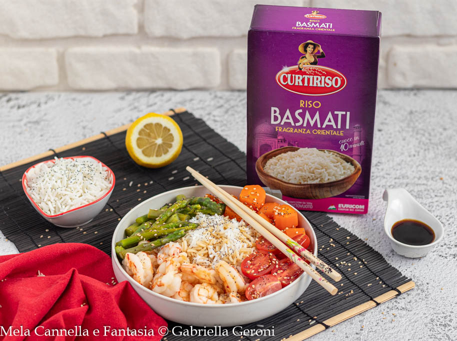 Lentebowl met basmatirijst, asperges en garnalen