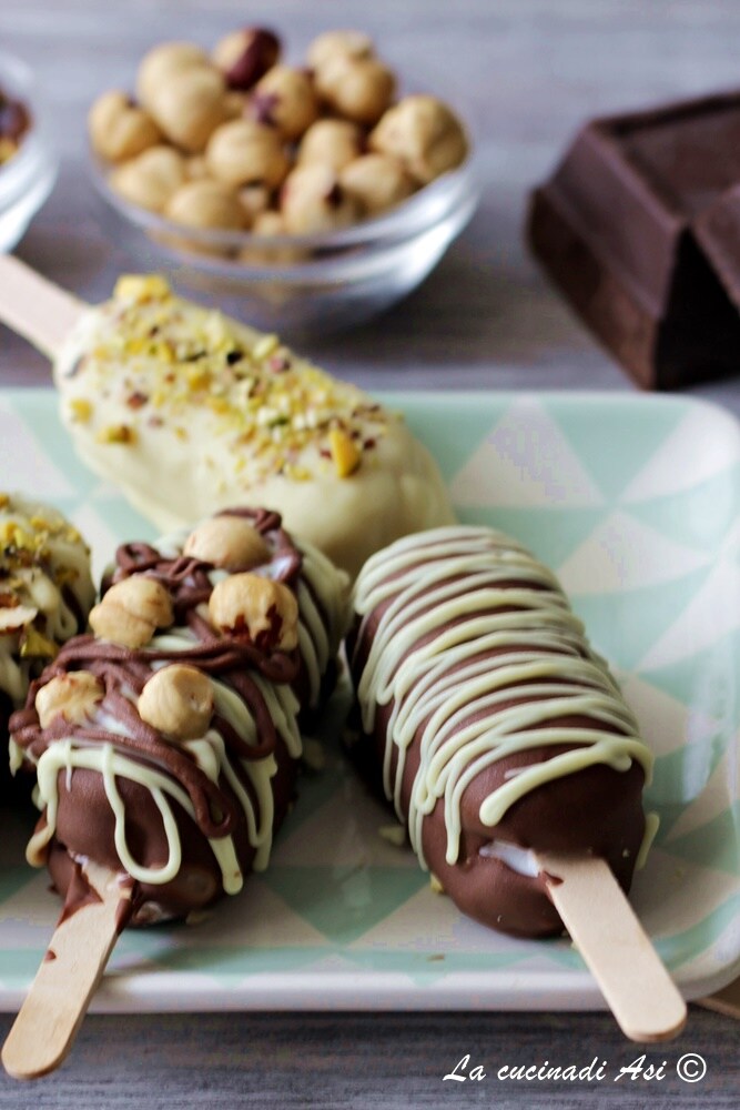 chocolade-ijs op een stokje