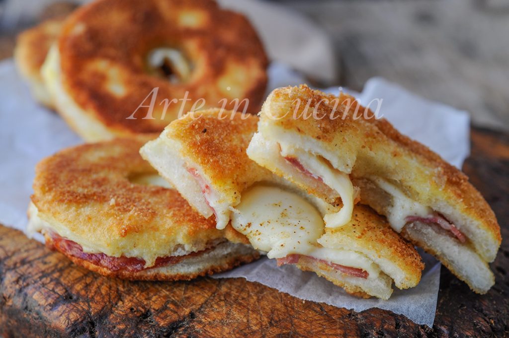 Donuts van witbrood en salami in carrozza vickyart arte in cucina