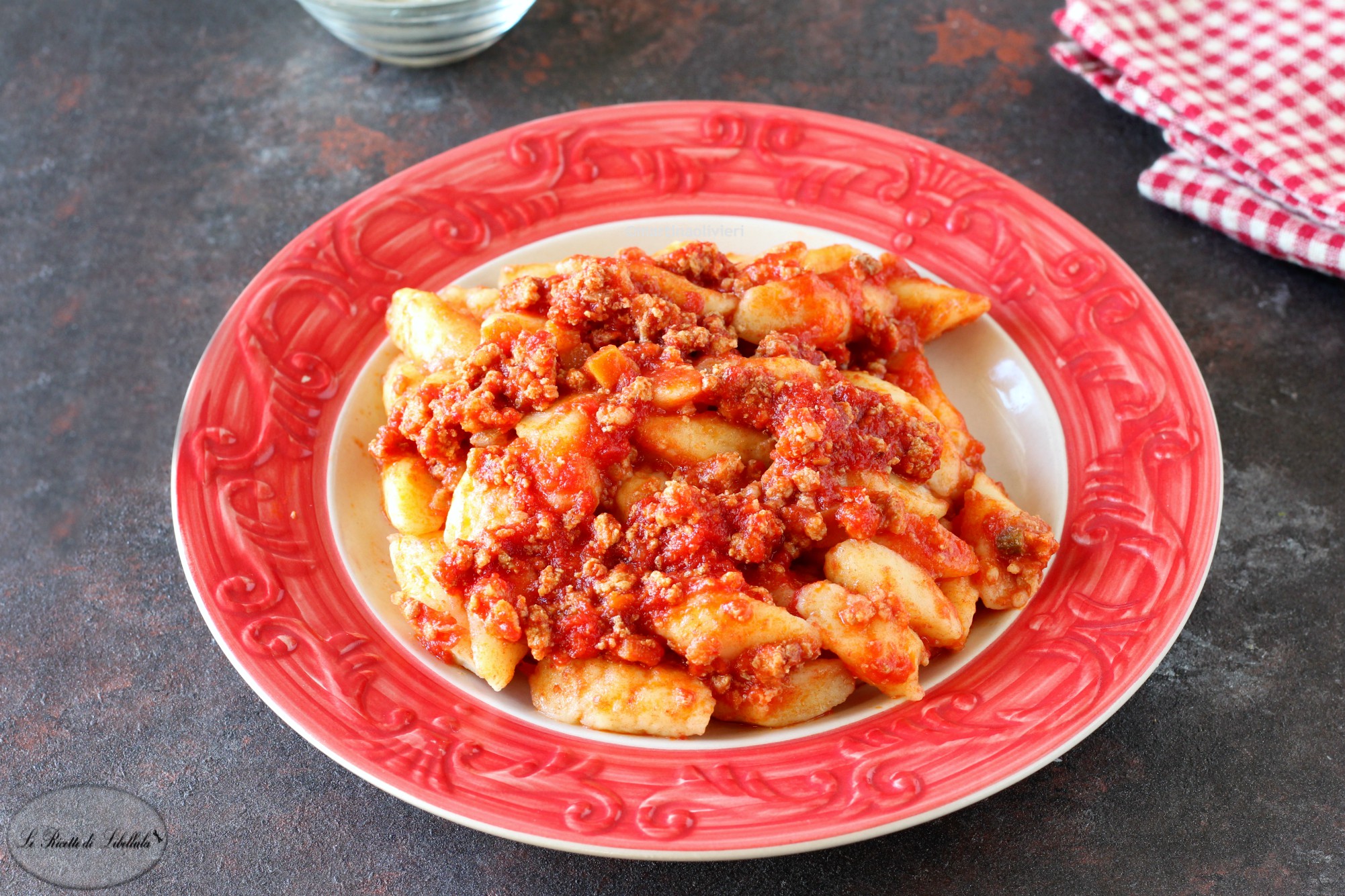 Gnocchi met ragù en worst