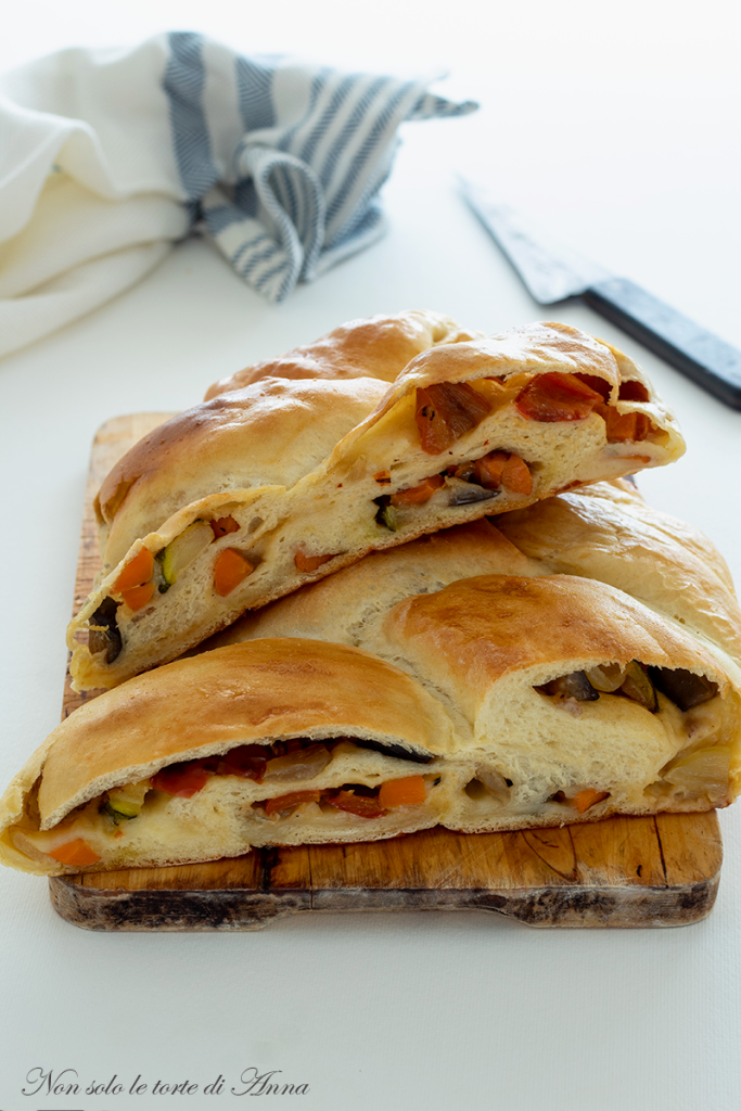 hartige panbrioche met aubergine en mozzarella