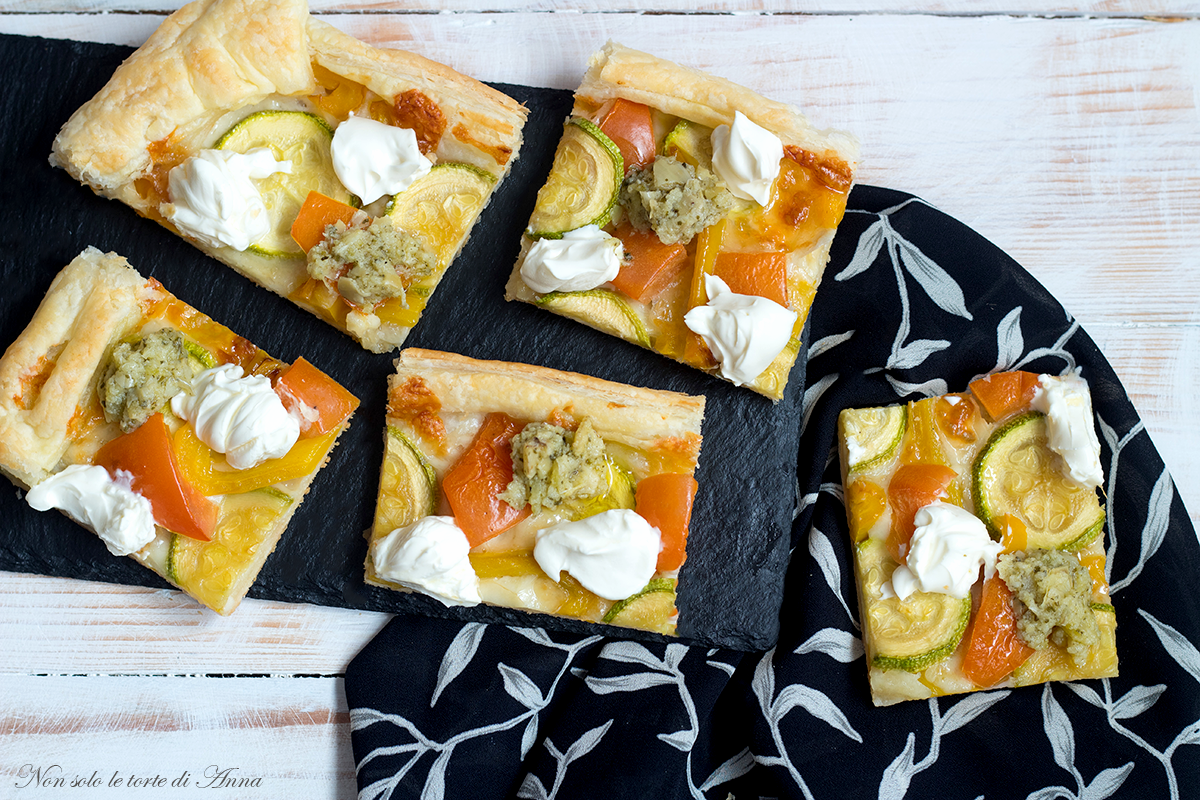 Hartige taart met groenten en pesto