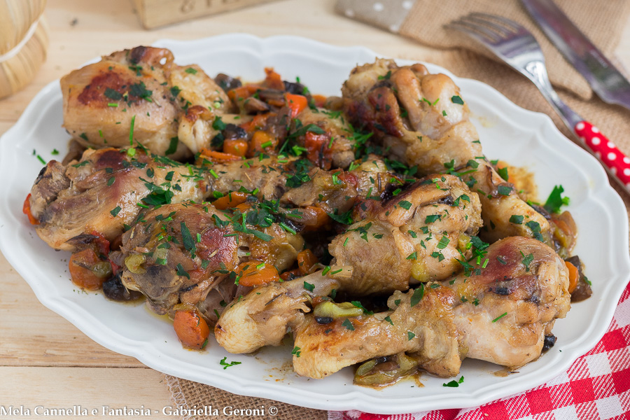 Kipdrumsticks in snelkookpan met champignons en paprika’s