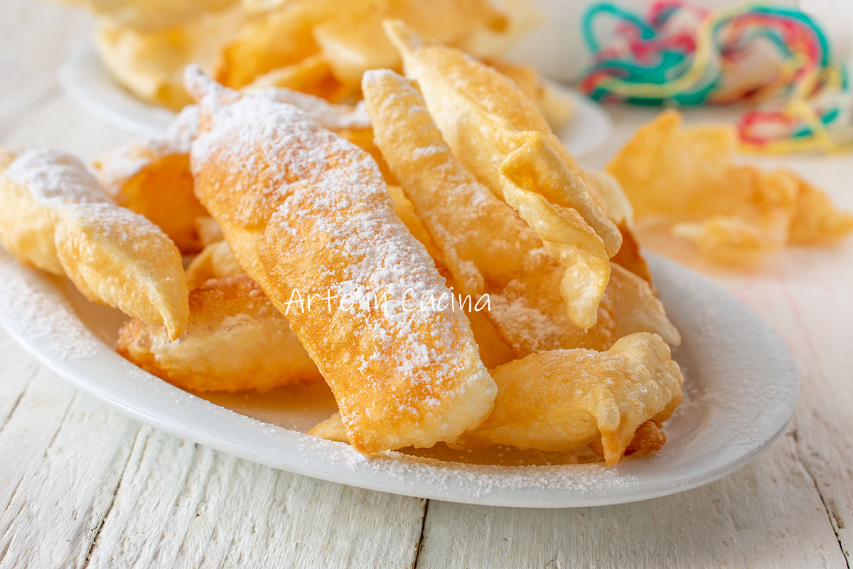 Chiacchiere water en bloem als wolken