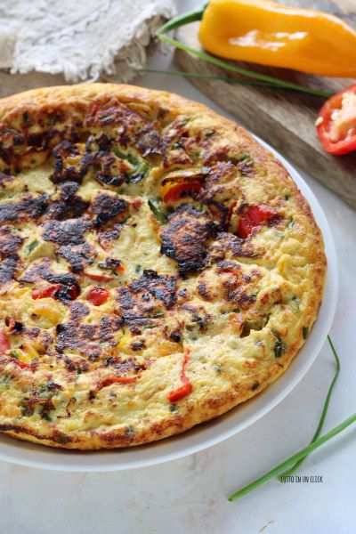 kook de frittata met het deksel erop voor 10 minuten en draai halverwege om