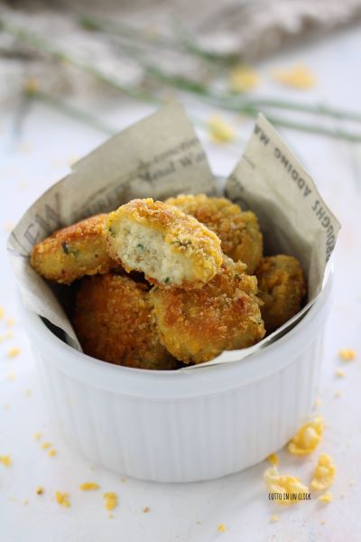 laat de gehaktballen uitlekken op keukenpapier en serveer ze warm